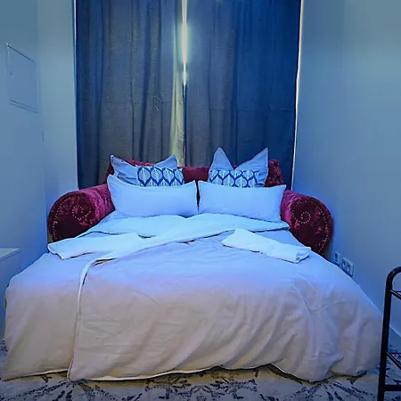 Apartmenthaus In Der Delitzscher Str In Halle-saale Nähe Hauptbahnhof Aparthotel *