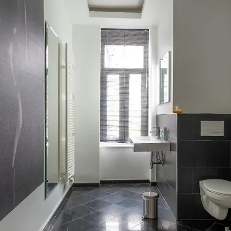 Apartmenthaus In Der Delitzscher Str In Halle-saale Naehe Hauptbahnhof Hotel apartamentowy *