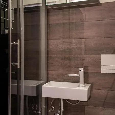 Aparthotel Apartmenthaus In Der Delitzscher Str In Halle-saale Nähe Hauptbahnhof