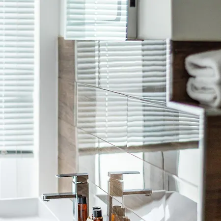 Apartmenthaus In Der Delitzscher Str In Halle-saale Nähe Hauptbahnhof *