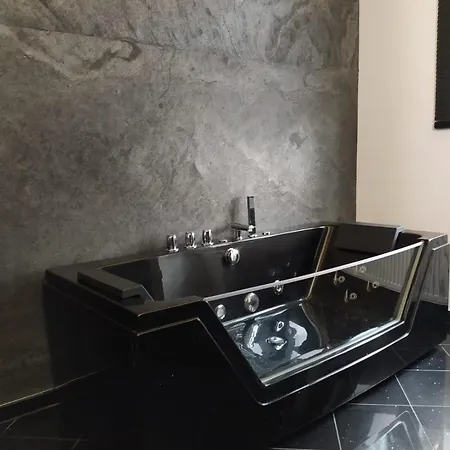 Apartmenthaus In Der Delitzscher Str In Halle-saale Nähe Hauptbahnhof Aparthotel *