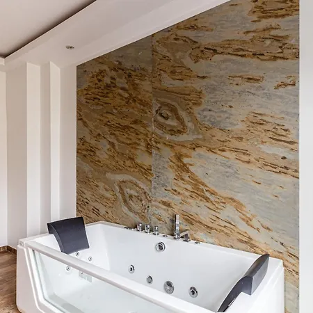 Apartmenthaus In Der Delitzscher Str In Halle-saale Naehe Hauptbahnhof *