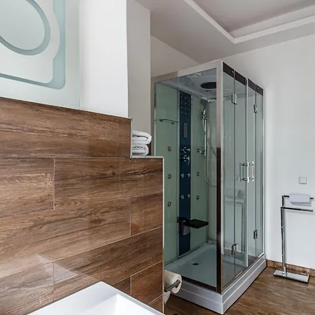 Apartmenthaus In Der Delitzscher Str In Halle-saale Naehe Hauptbahnhof Lägenhetshotell *