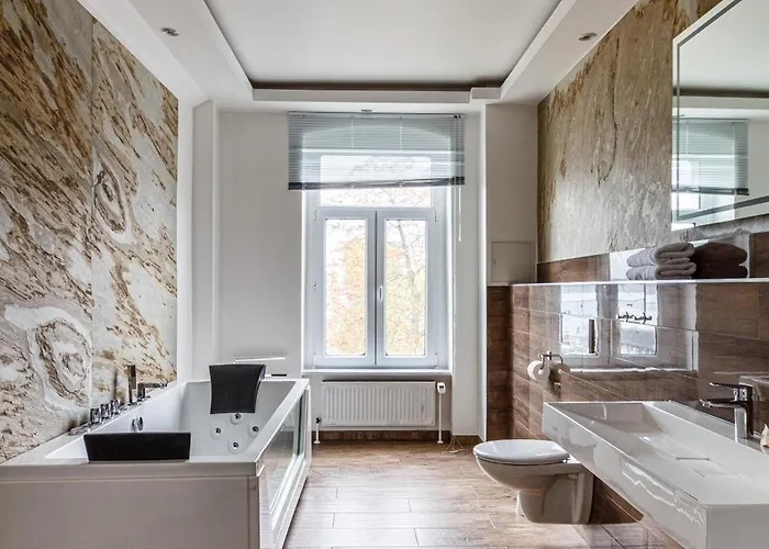 Apartmenthaus In Der Delitzscher Str In Halle-saale Naehe Hauptbahnhof Lägenhetshotell