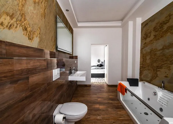 Apartmenthaus In Der Delitzscher Str In Halle-saale Naehe Hauptbahnhof Lägenhetshotell