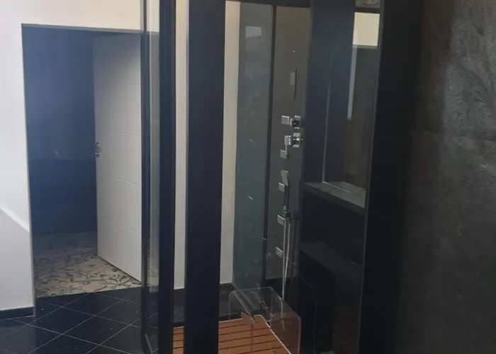 Apartmenthaus In Der Delitzscher Str In Halle-saale Naehe Hauptbahnhof Lägenhetshotell