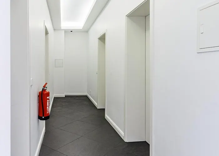Apartmenthaus In Der Delitzscher Str In Halle-saale Naehe Hauptbahnhof Lägenhetshotell