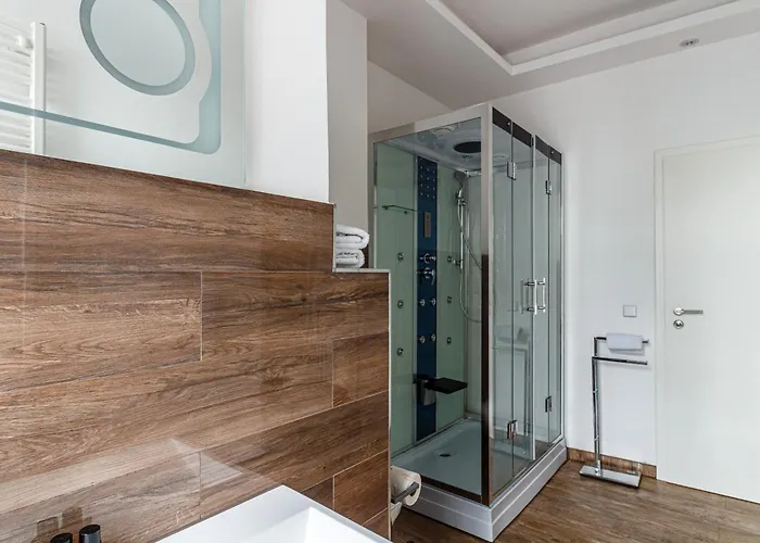 Apartmenthaus In Der Delitzscher Str In Halle-saale Naehe Hauptbahnhof Lägenhetshotell *