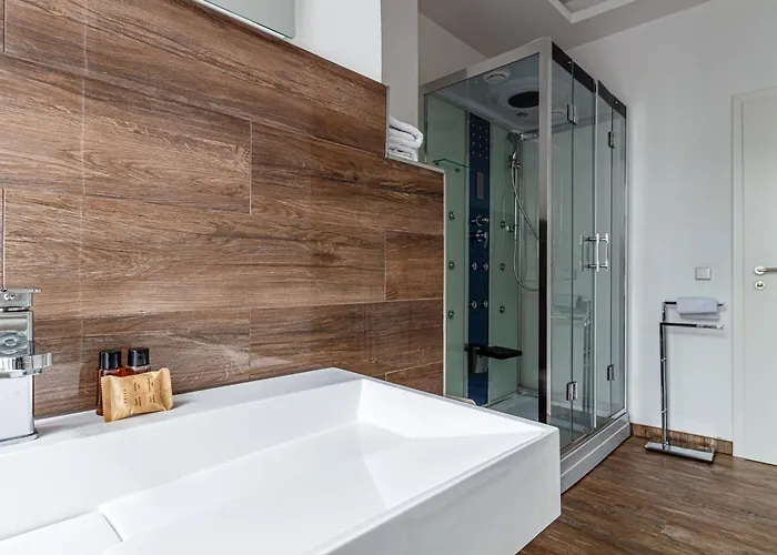 Apartmenthaus In Der Delitzscher Str In Halle-saale Naehe Hauptbahnhof Lägenhetshotell *